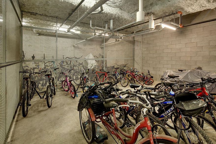 401 7088 Mont Royal Square