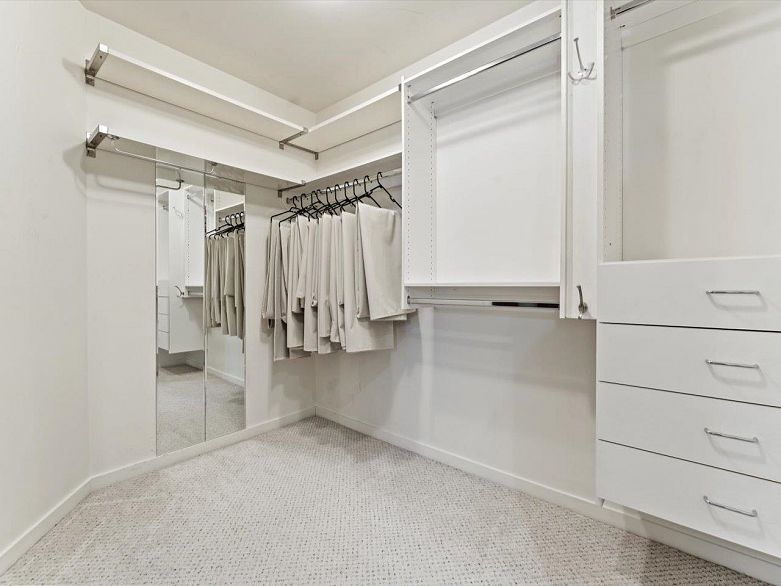 3704 938 Nelson Street