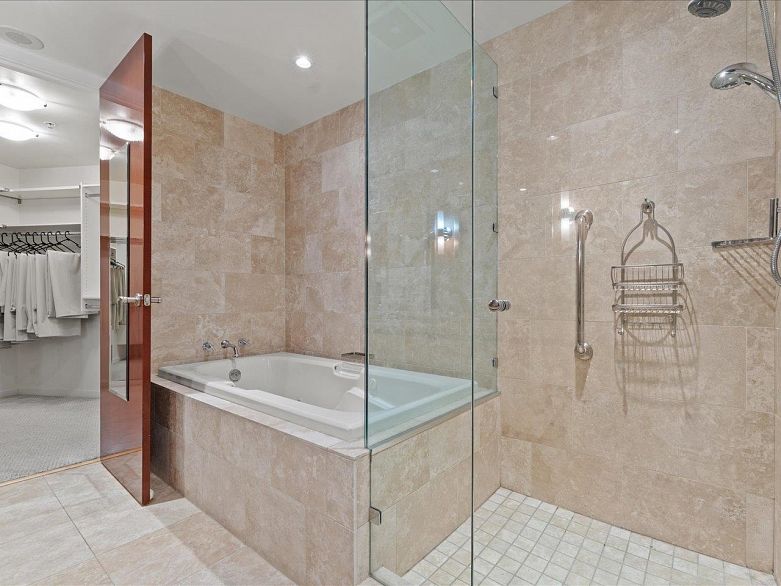 3704 938 Nelson Street