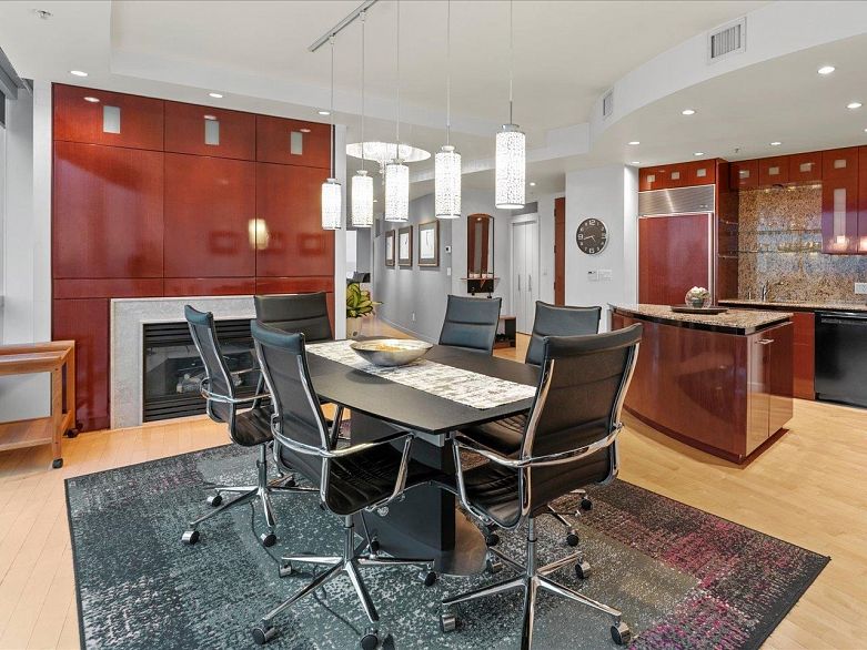 3704 938 Nelson Street