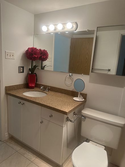 207 1080 Broughton Street