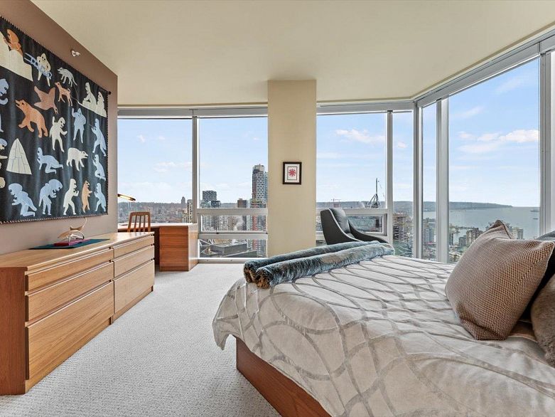 3704 938 Nelson Street