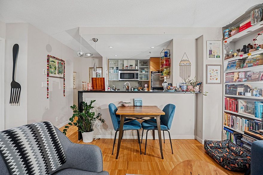 1901 33 Smithe Street