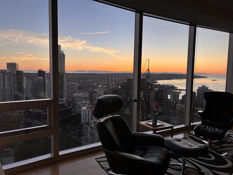 3704 938 Nelson Street