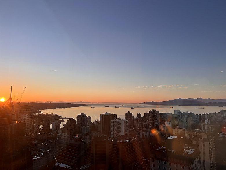 3704 938 Nelson Street