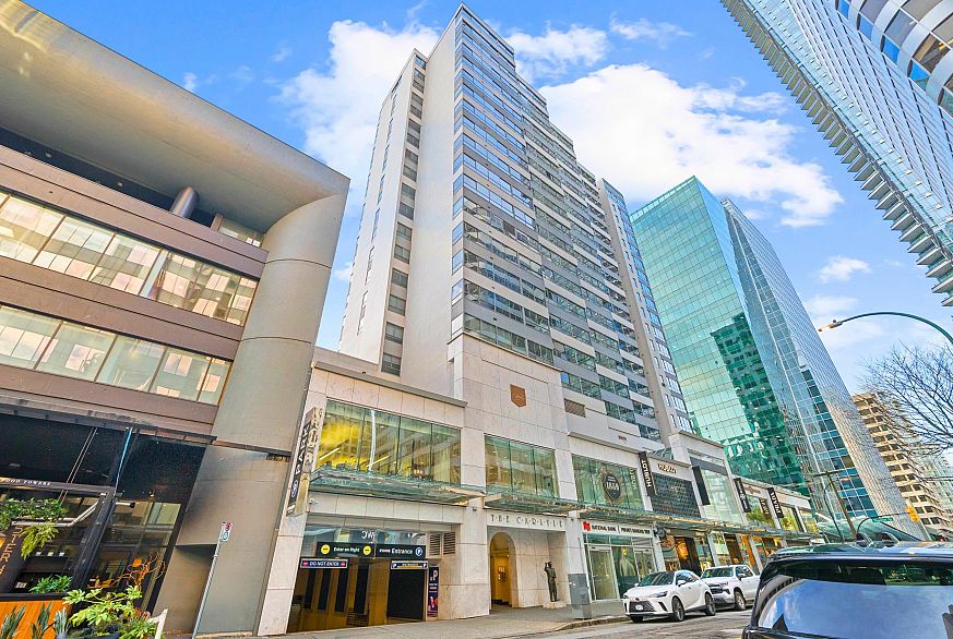 1006 1060 Alberni Street