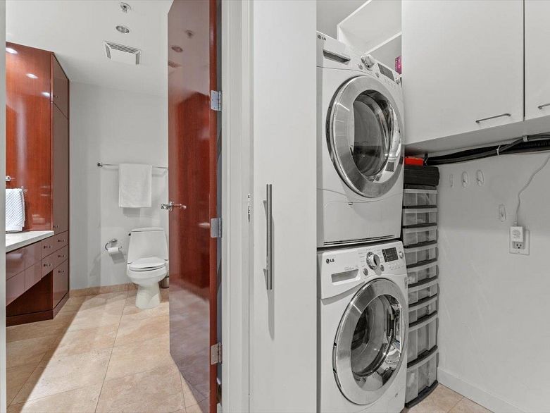 3704 938 Nelson Street