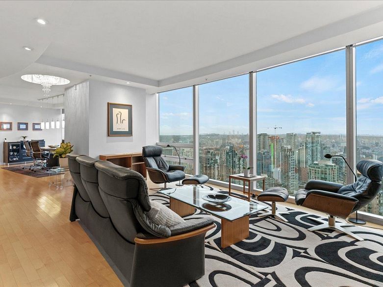 3704 938 Nelson Street