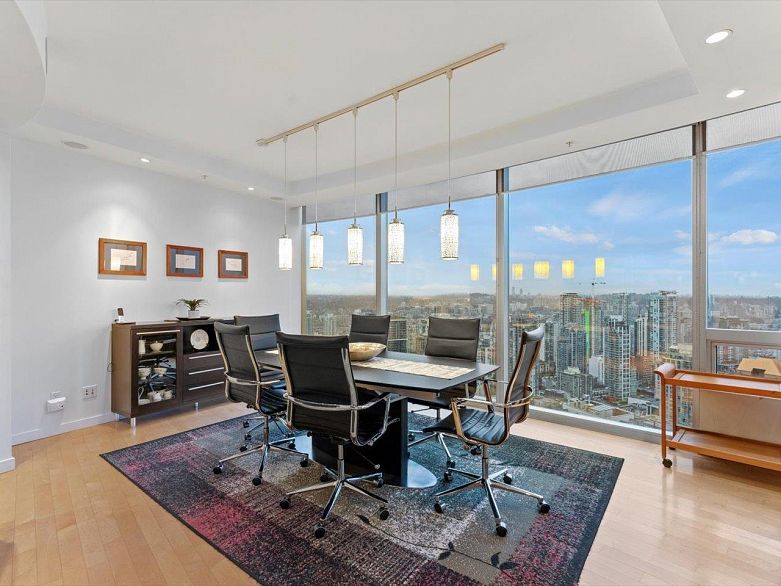 3704 938 Nelson Street