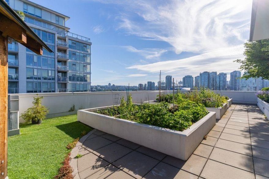 910 189 Keefer Street