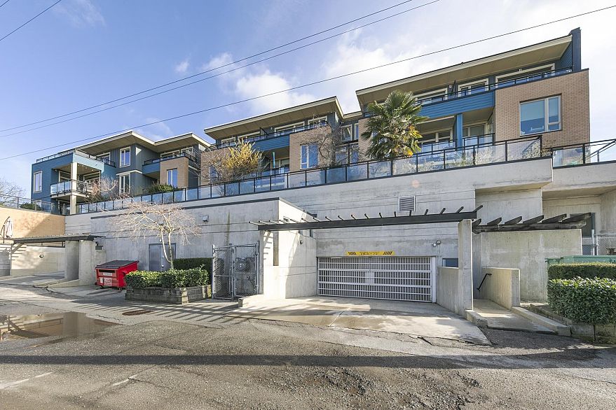 206 688 E 17th Avenue