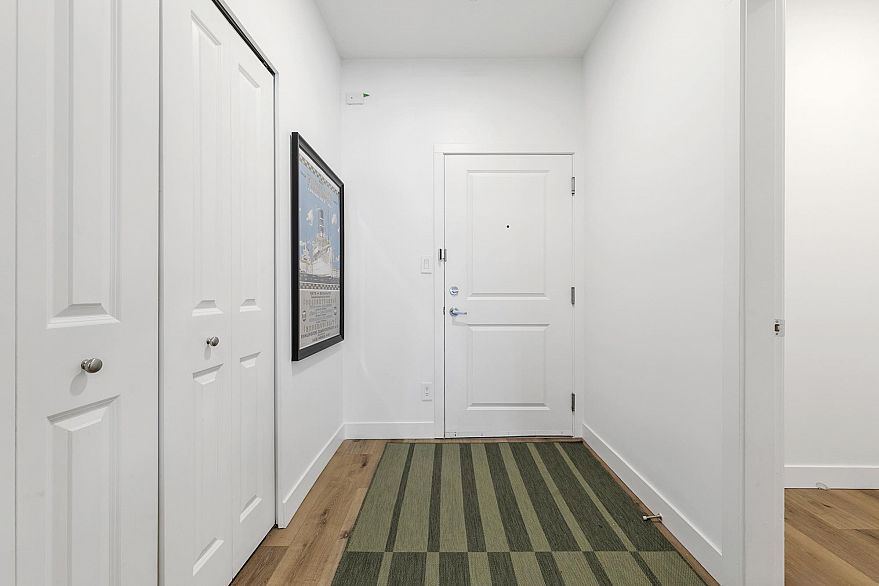 206 688 E 17th Avenue