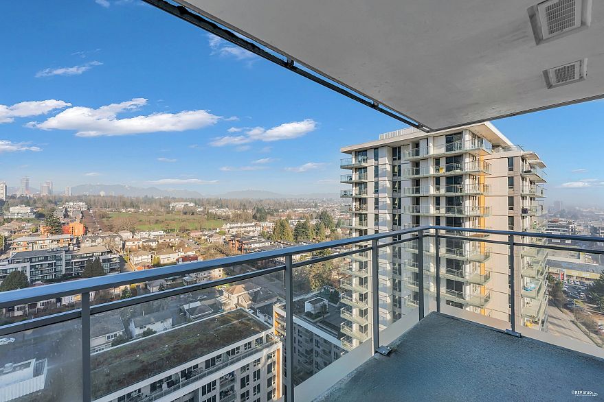 2208 455 Sw Marine Drive