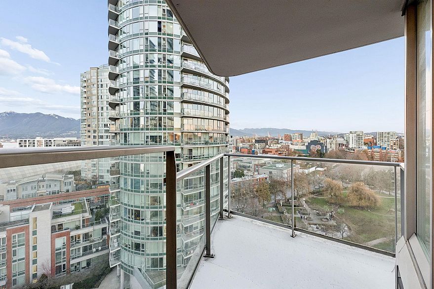 1609 688 Abbott Street