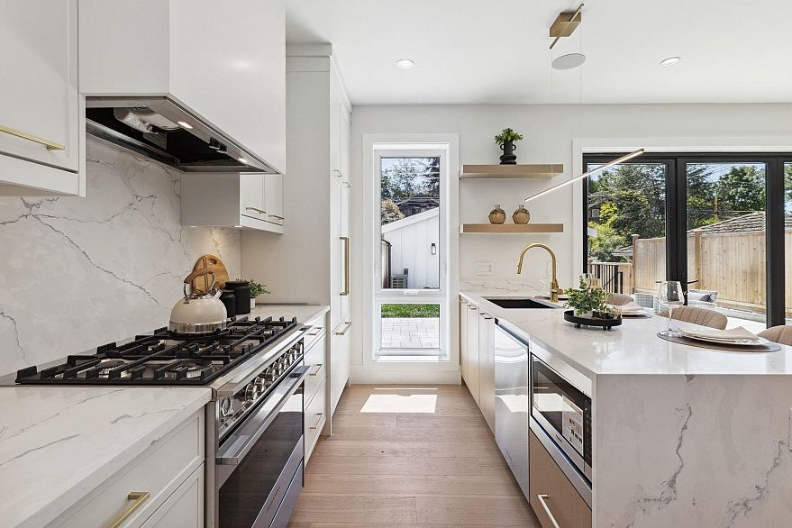 #2 2244 E 11th Avenue