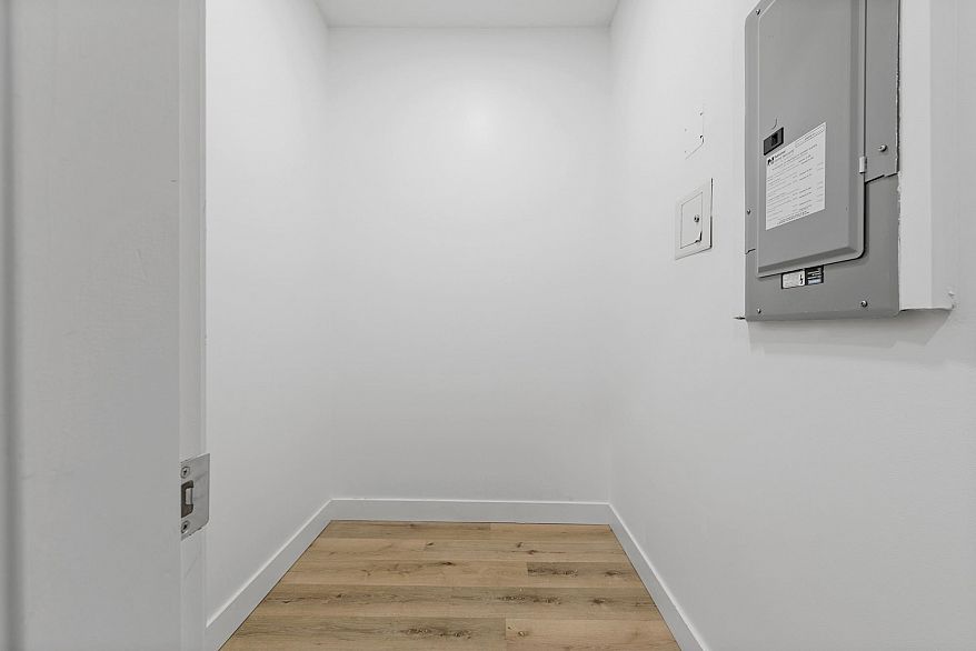 206 688 E 17th Avenue