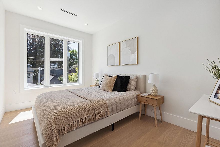 #2 2244 E 11th Avenue