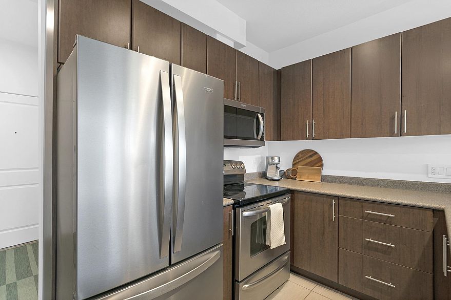 206 688 E 17th Avenue