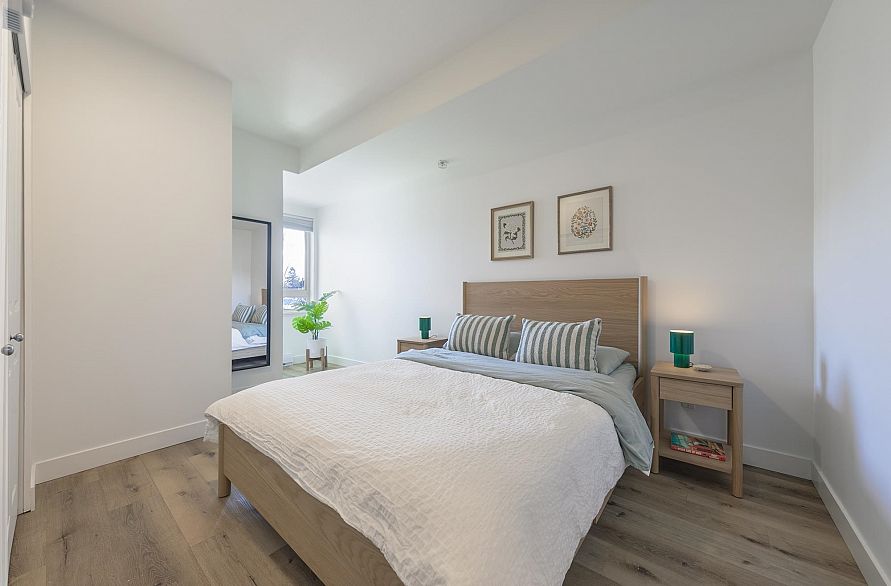 206 688 E 17th Avenue