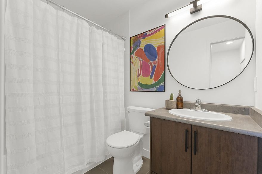 206 688 E 17th Avenue