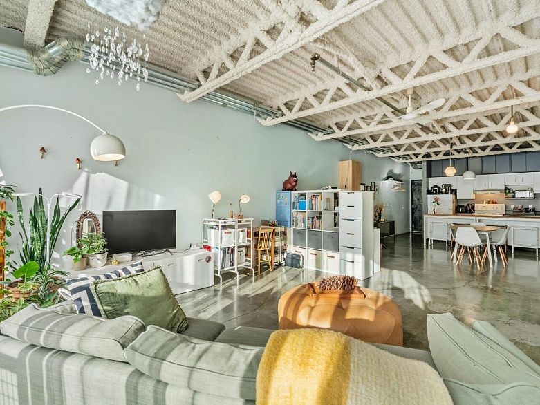 327 350 E 2nd Avenue