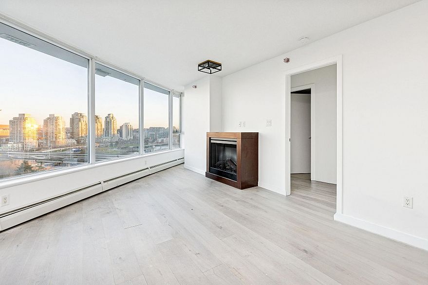 1609 688 Abbott Street