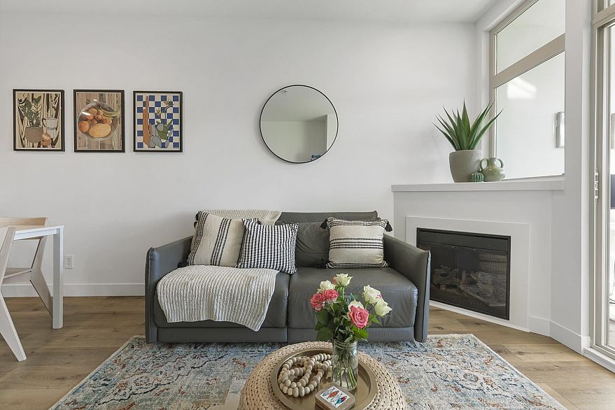 206 688 E 17th Avenue