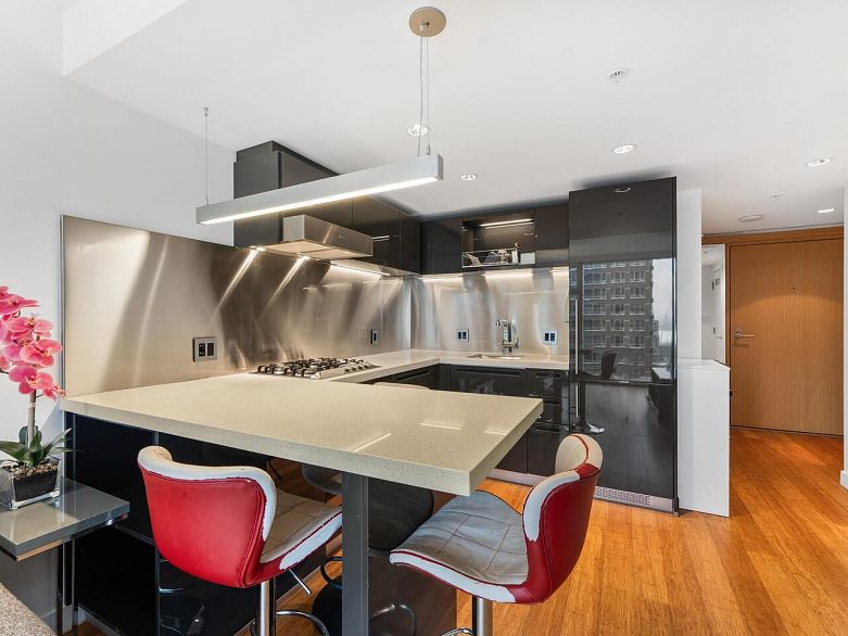 2011 777 Richards Street