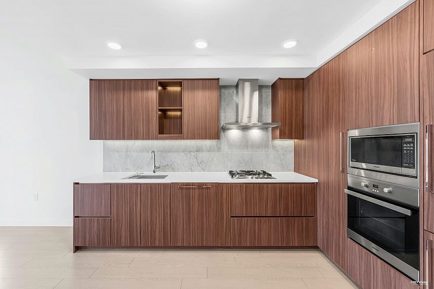 2208 455 Sw Marine Drive