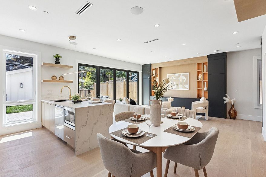 #2 2244 E 11th Avenue