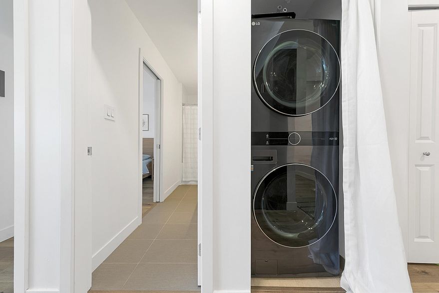 206 688 E 17th Avenue