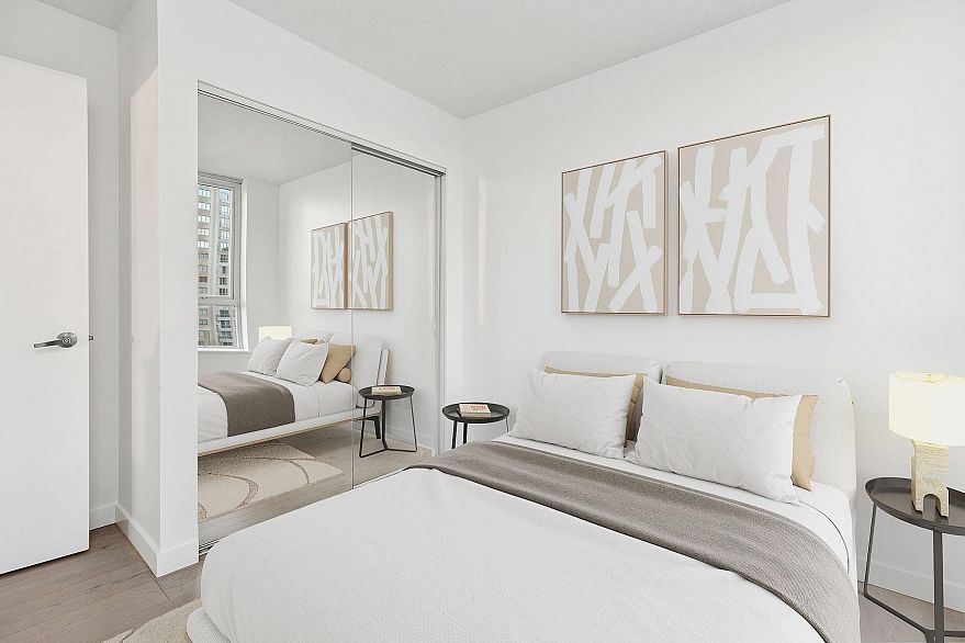 1609 688 Abbott Street