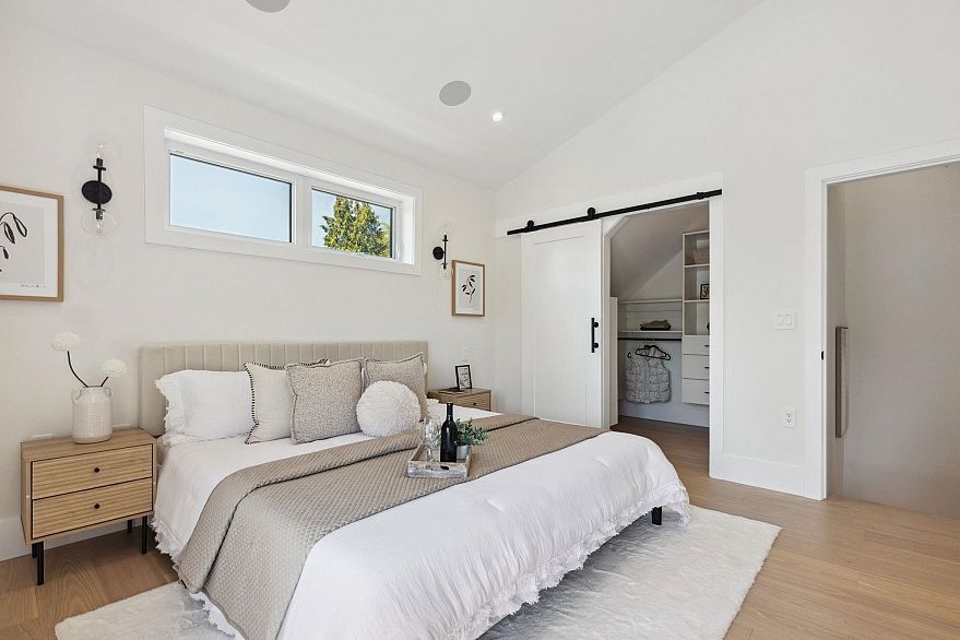 #2 2244 E 11th Avenue