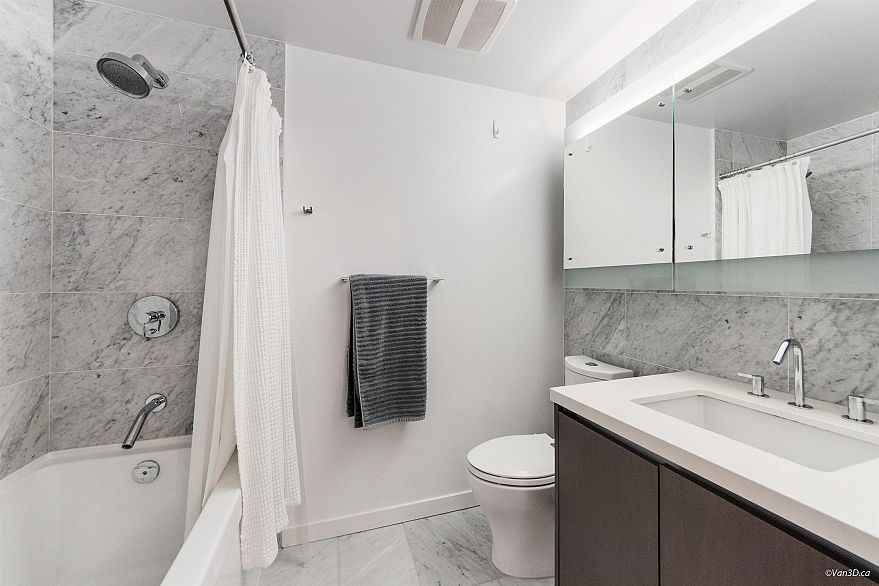 912 68 Smithe Street