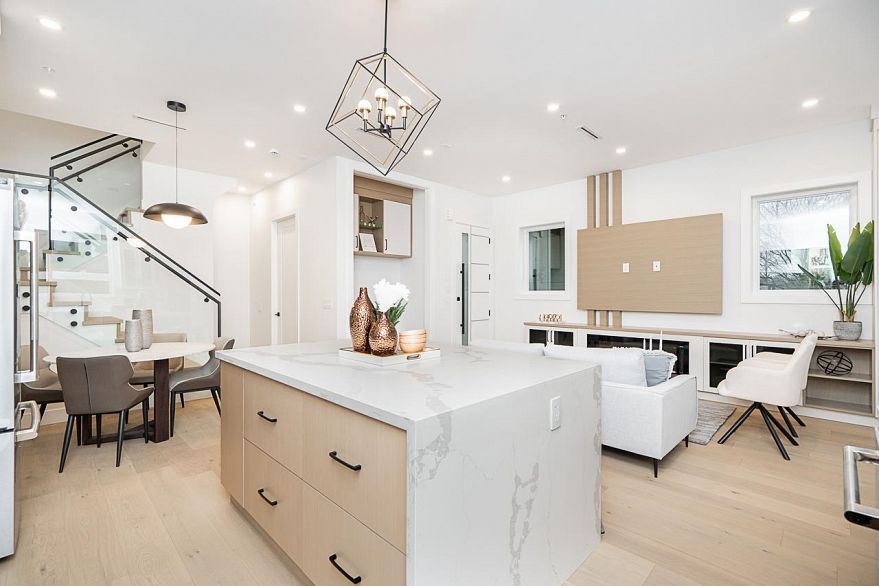 2 2753 Nanaimo Street