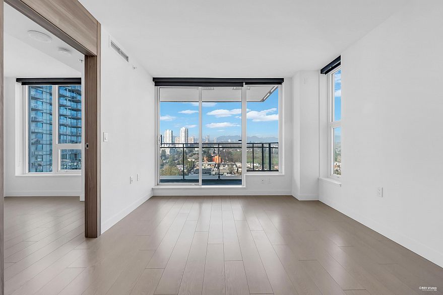 2208 455 Sw Marine Drive