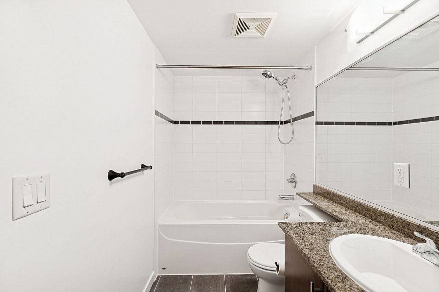 1609 688 Abbott Street