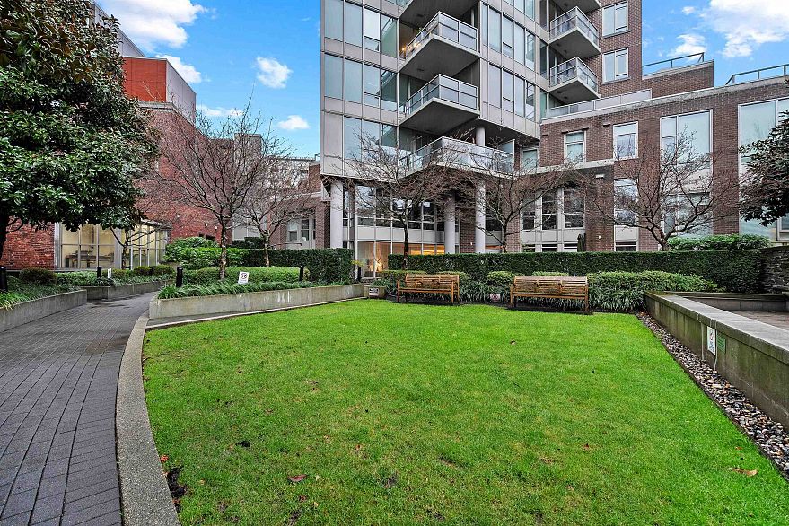 512 445 W 2nd Avenue