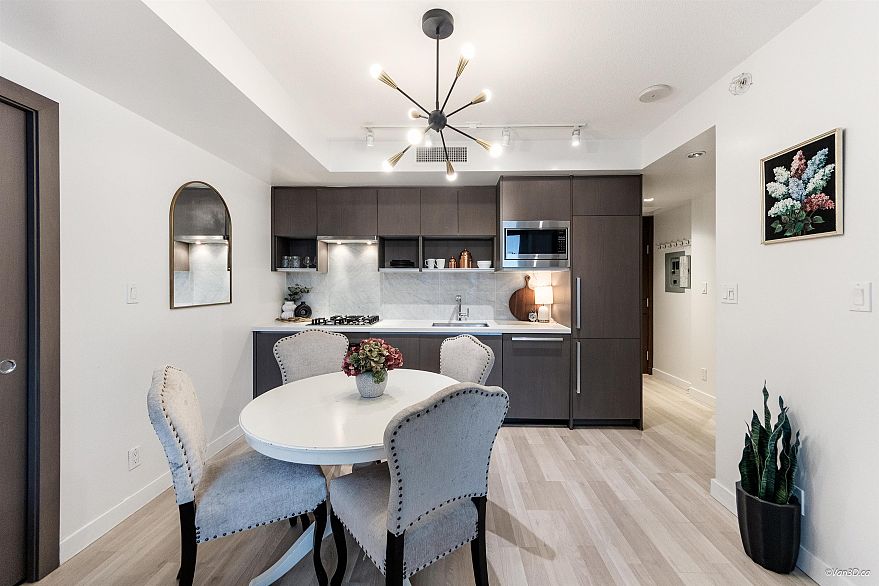 912 68 Smithe Street