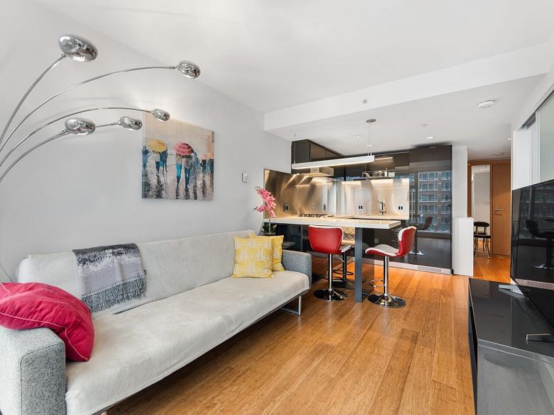 2011 777 Richards Street