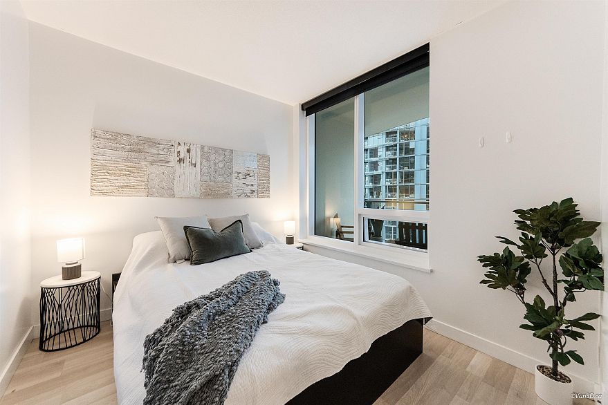 912 68 Smithe Street