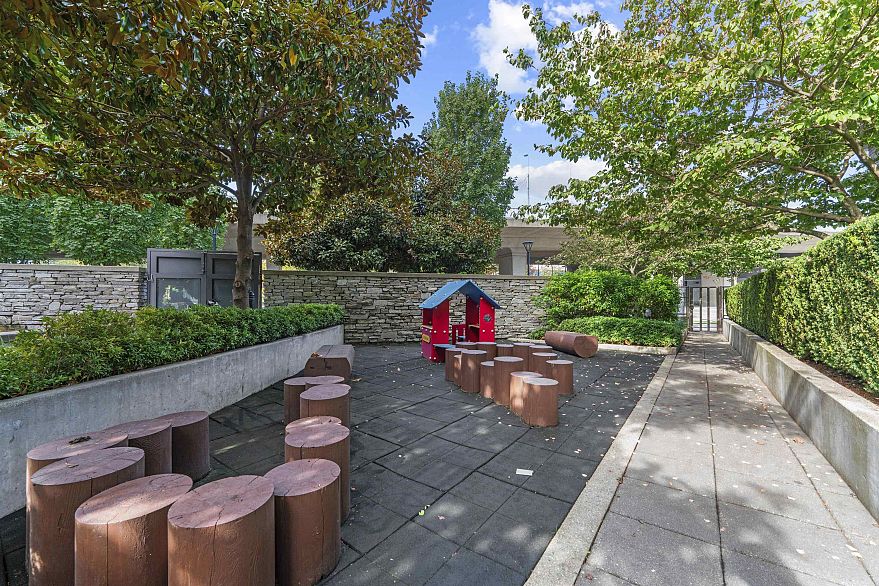 512 445 W 2nd Avenue