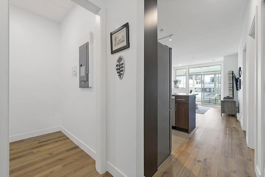 206 688 E 17th Avenue