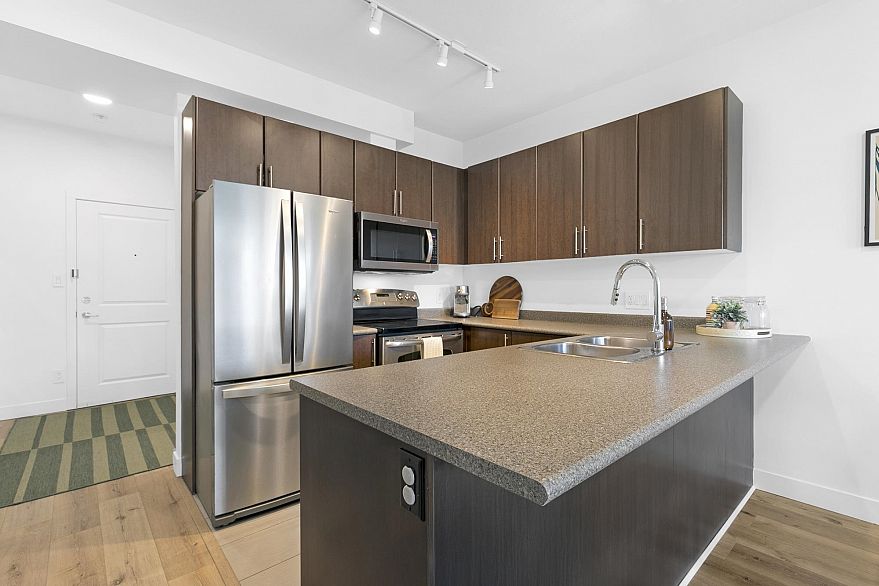 206 688 E 17th Avenue