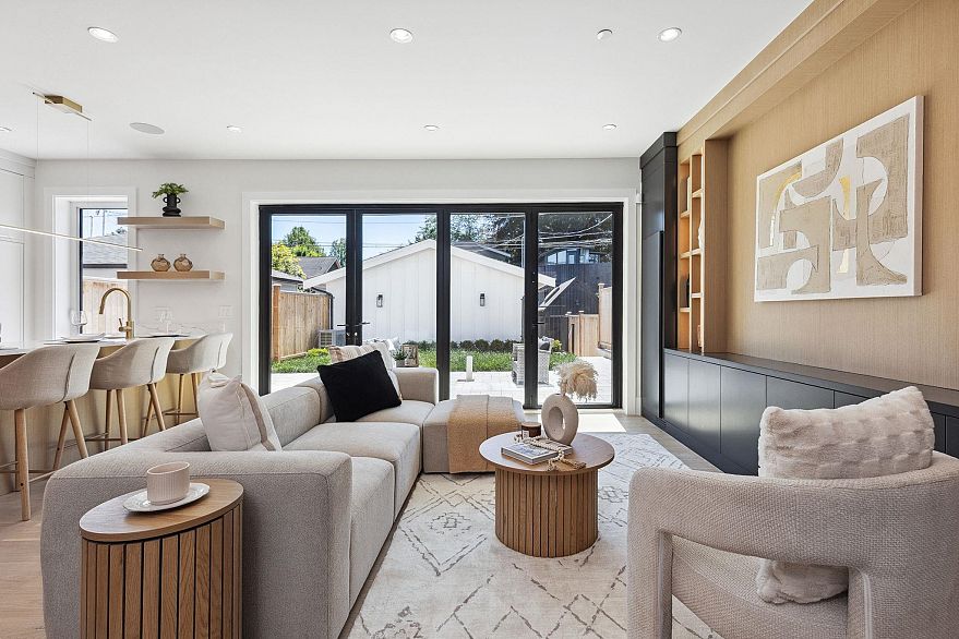 #2 2244 E 11th Avenue