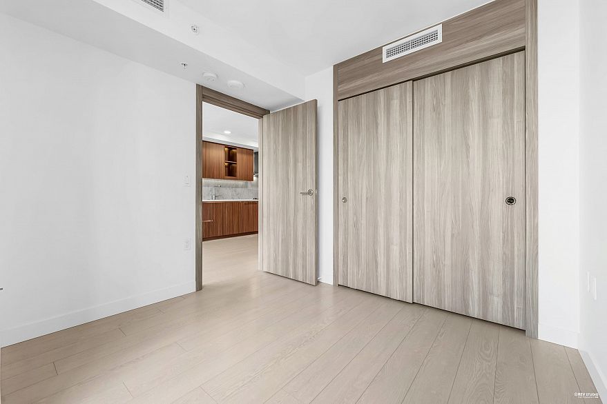 2208 455 Sw Marine Drive