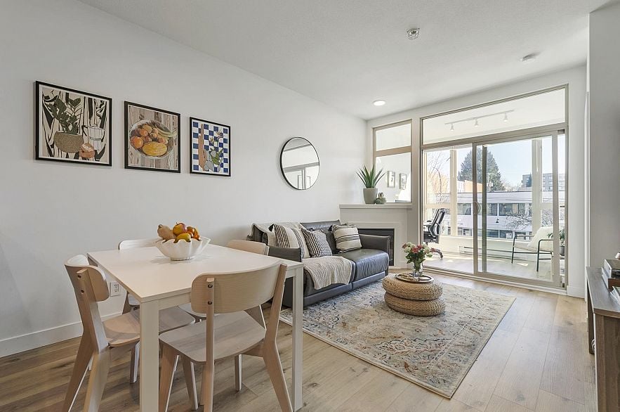 206 688 E 17th Avenue