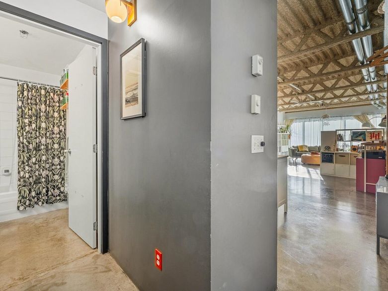 327 350 E 2nd Avenue