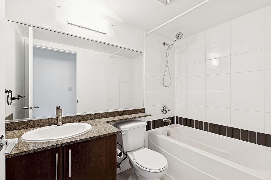 1609 688 Abbott Street