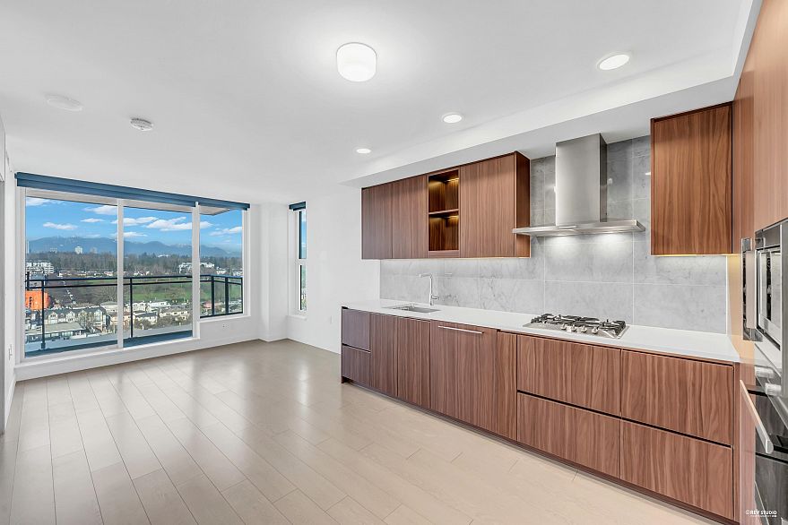 2208 455 Sw Marine Drive